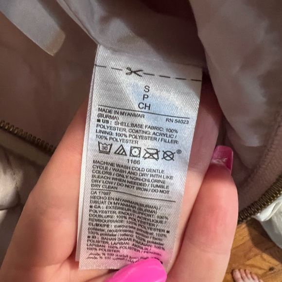 Old navy light quilted vest - Picture 5 of 7